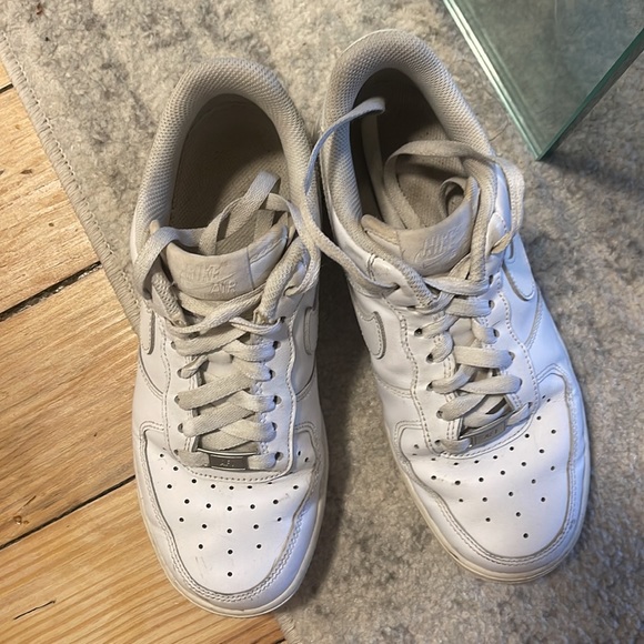 Nike Air Force One’s - size 8 - Picture 2 of 3
